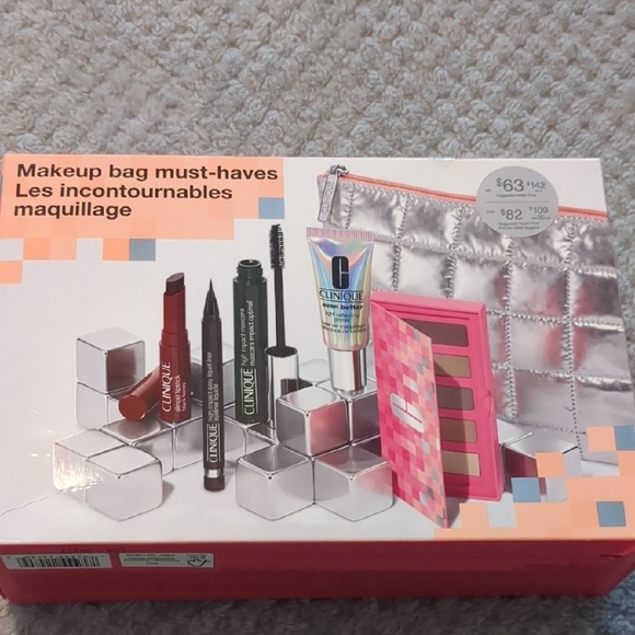 Clinique Must Haves w/ Silver Cosmetic Bag - Picture 1 of 3